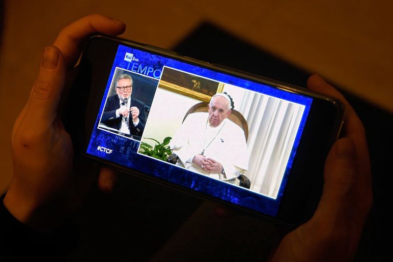 Papież Franciszek podczas telewizyjnej rozmowy z Fabio Fazio 