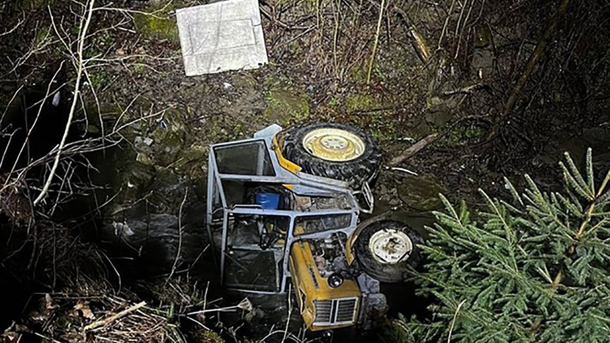Traktor z pijanym kierowcą stoczył się wprost do pobliskiego potoku