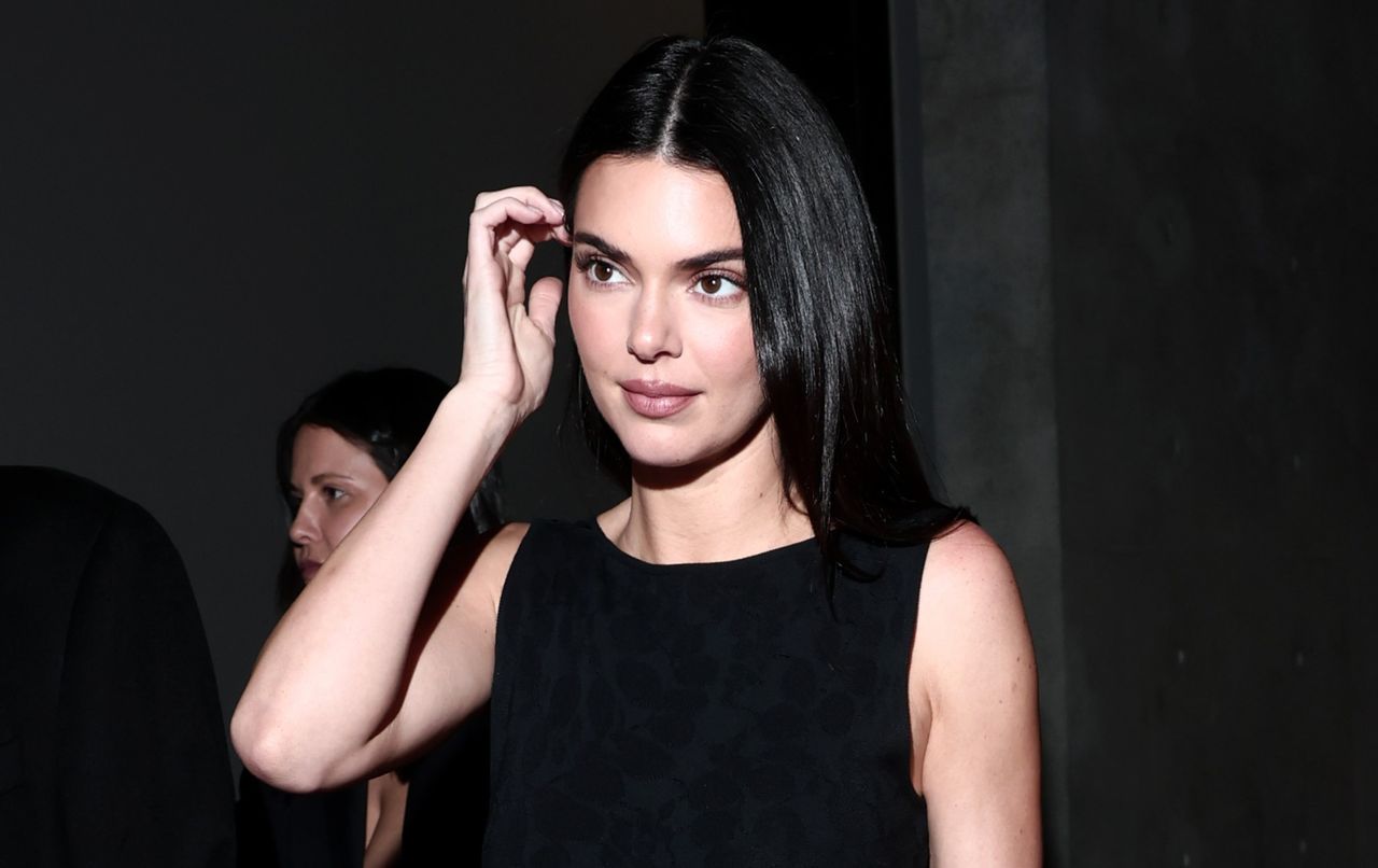 Kendall Jenner wskoczyła w najmodniejsze jeansy