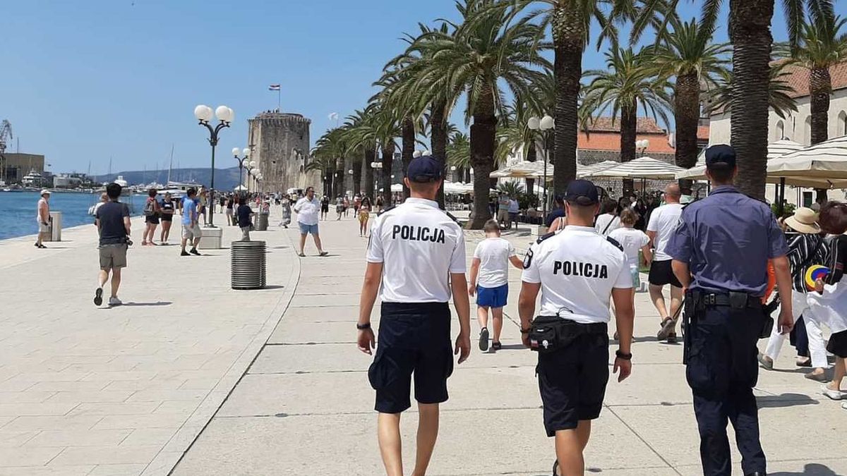 Policjanci z Polski patrolują wybrzeże Dalmacji 