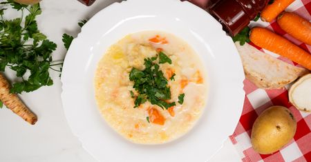 Nazwa tego dania totalnie cię zaskoczy. Jak zrobić zupę Ślepe Ryby i co można w niej znaleźć?