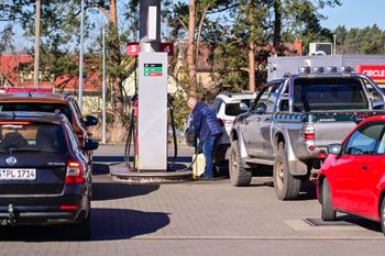Niemcy szturmują polskie stacje paliw. "Tutaj jest naprawdę lepiej"