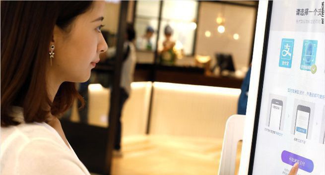 W chińskim KFC można płacić dzięki systemowi rozpoznawania twarzy. Europa technologicznie w tyle za biometryczną potęgą Chin