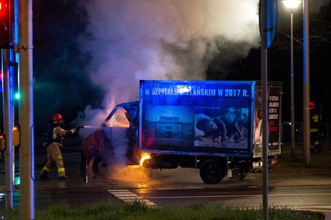 Warszawa. Pożar furgonetki antyaborcyjnej