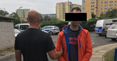 Warszawa. Okradł mężczyznę na przystanku. Był poszukiwany listem gończym