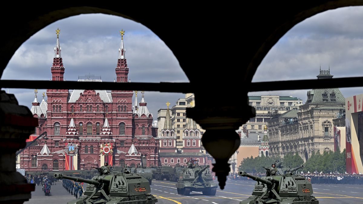 MOSCOW, RUSSIA - MAY 9: Military tanks are seen during parade as part of the celebrations of the 80th anniversary of Victory in the Great Patriotic War at Red Square in Moscow, Russia on May 9, 2025. Russia marks the 80th anniversary of Victory in the Great Patriotic War of 1941-1945. (Photo by Sefa Karacan/Anadolu via Getty Images)