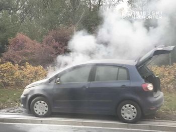Warszawa: Pożar auta w Alei Prymasa Tysiąclecia zablokował przejazd w porannym szczycie