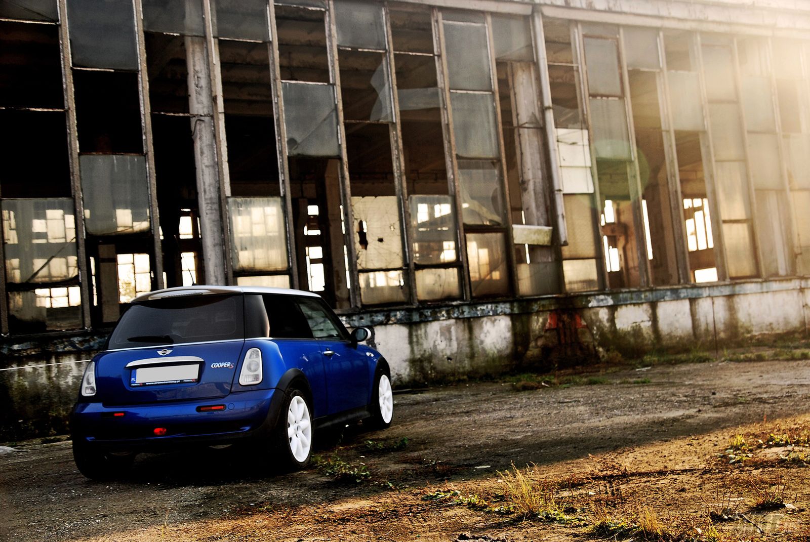 Volkswagen Beetle Sport 2,0 TSI DSG vs. Mini Cooper S