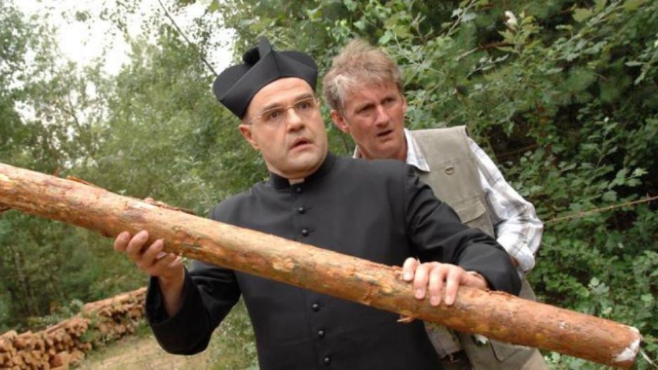 Cezary Żak jako ksiądz i Grzegorz Wons jako Więcławski