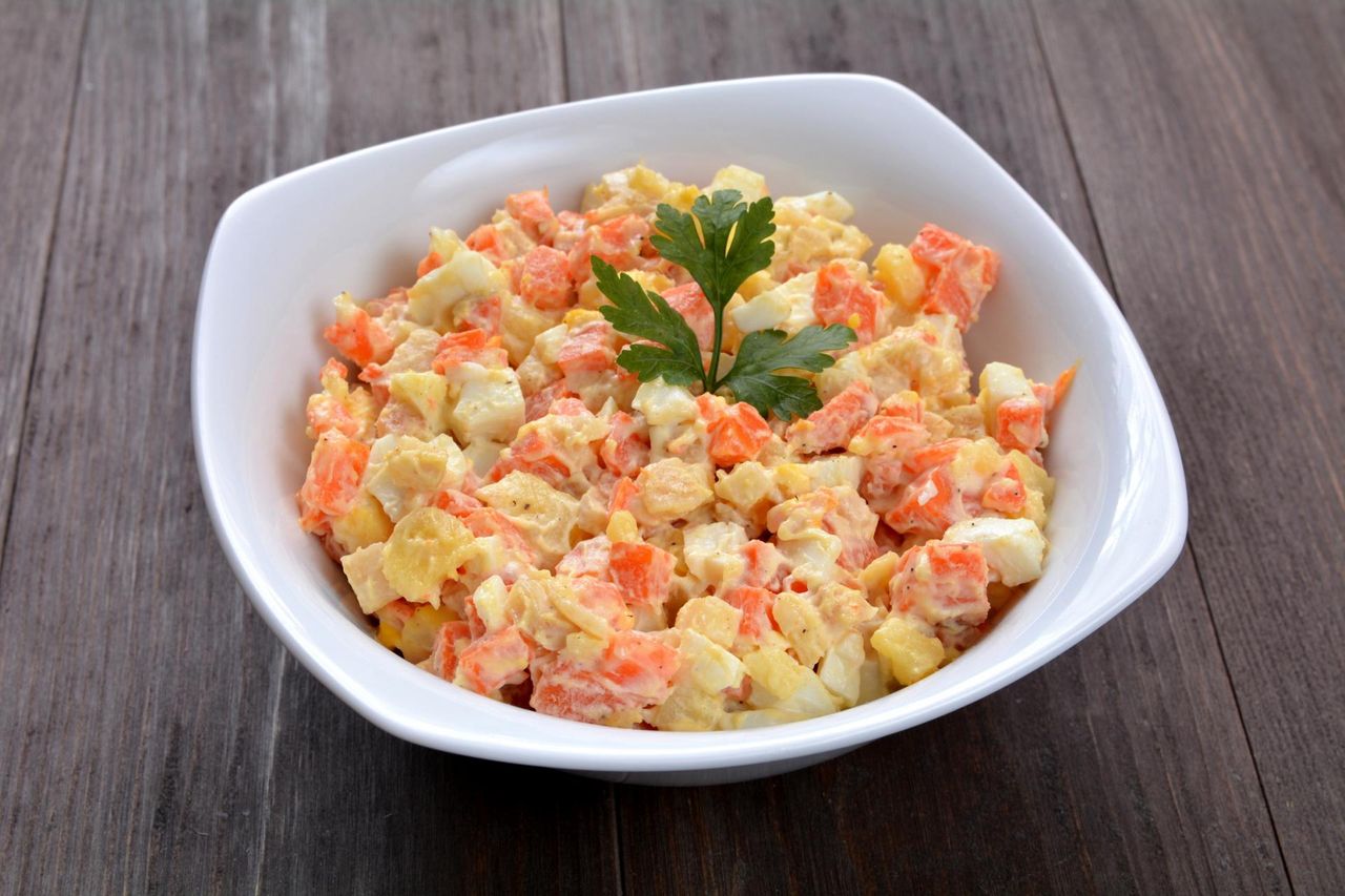 Sałatka jarzynowa – przepis, wartości odżywcze i kalorie