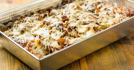 Szybki obiad z piekarnika. Kapsalon podbija polskie stoły