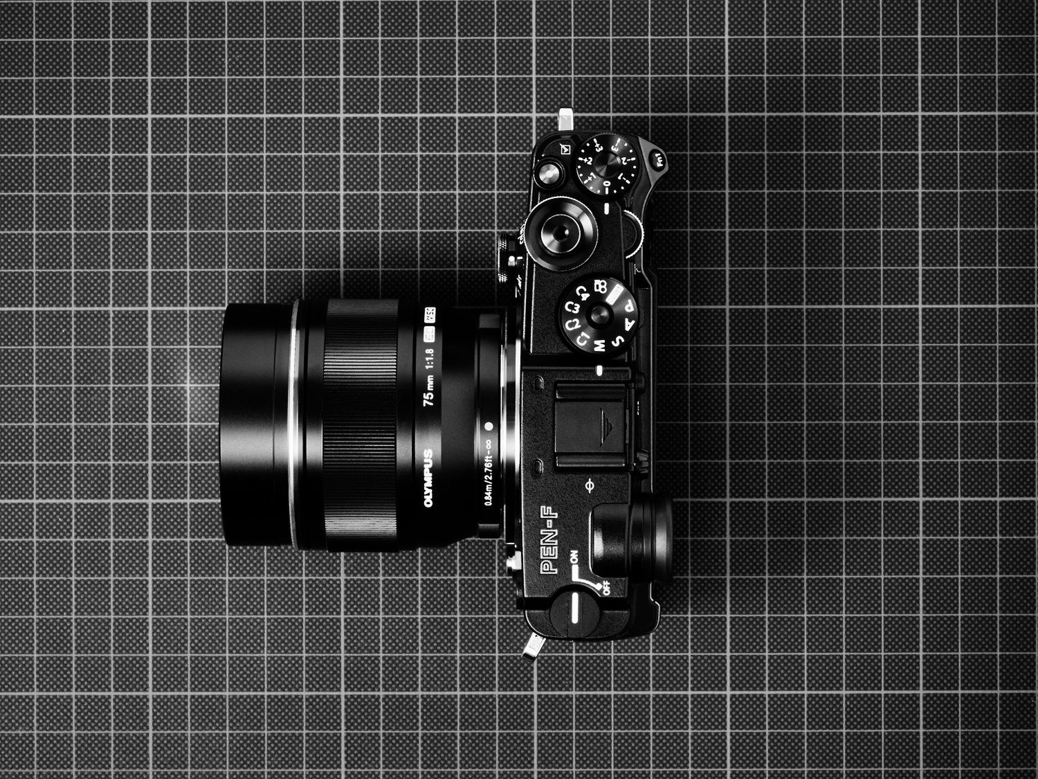 Olympus PEN-F - bezlusterkowiec, który rzeczywiście wygląda, jak aparat sprzed lat 7