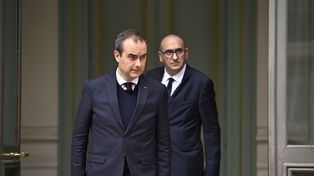 Francja reaguje na zamieszki. Będzie "częściowa" godzina policyjna