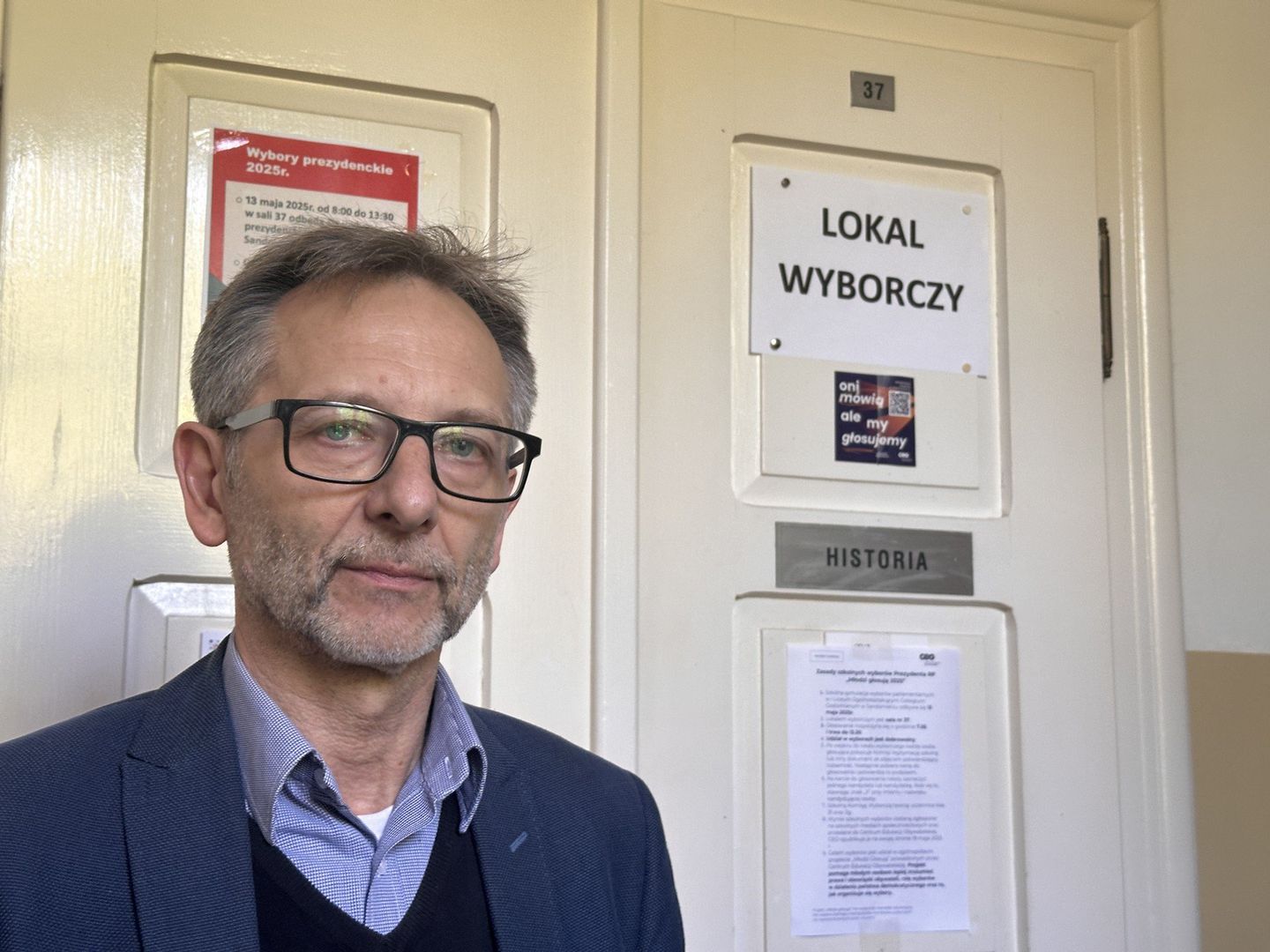 Waldemar Białousz nauczyciel historii i koordynator projektu w Collegium Gostomianum wyjaśnia, że symulację wyborów poprzedziła akcja informacyjna.