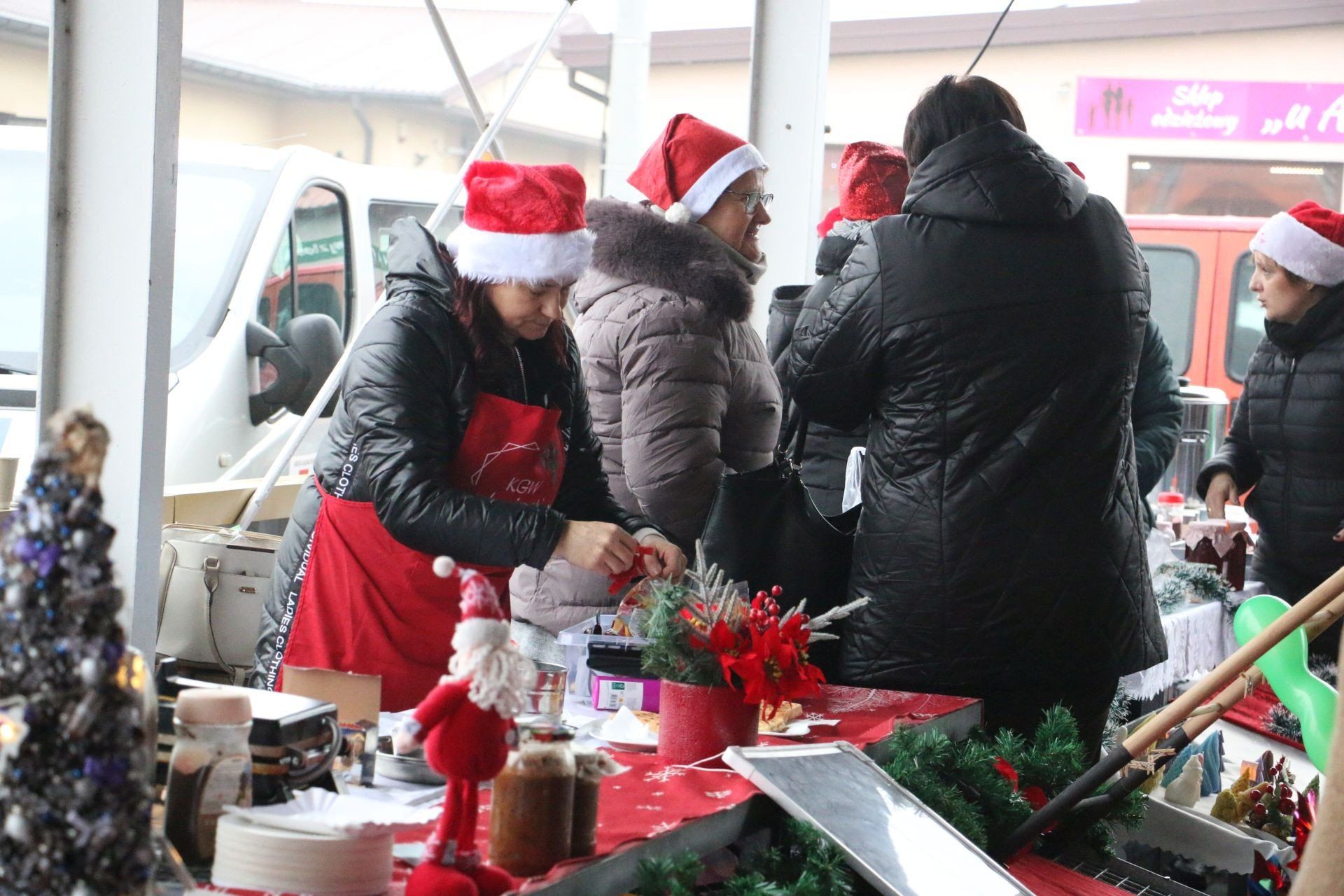 Świąteczny Jarmark 2025 w Bądkowie. Zabawę połączono ze zbiórką pieniędzy na leczenie Noemi