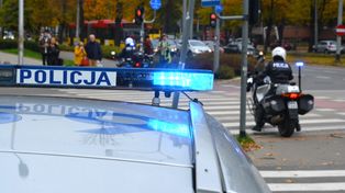 Skuter zderzył się z samochodem w Krośnie Odrzańskim. Ulica Poznańska jest zablokowana