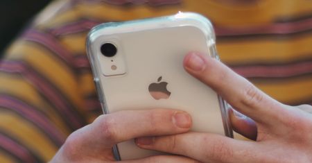 Może i iPhone 14 jest drogi, ale za to tańsza alternatywa ma pojawić się później. Albo wcale