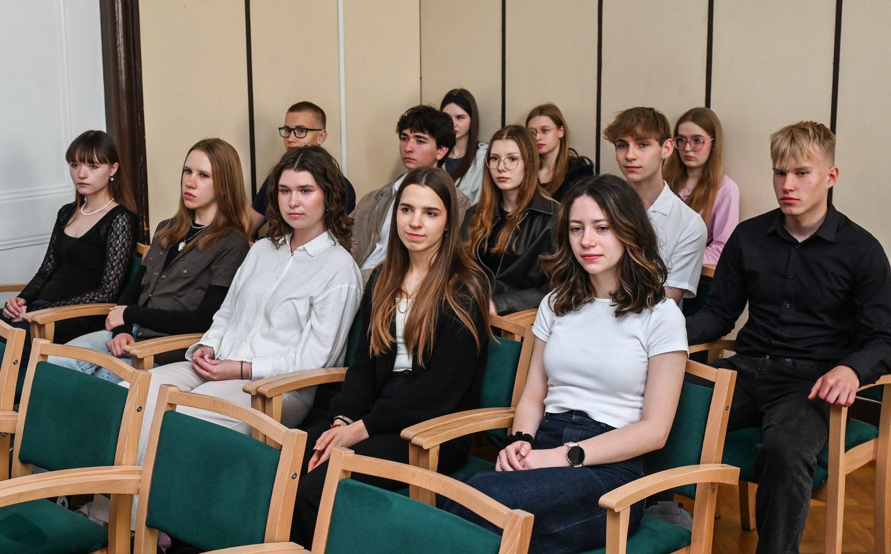 W piątek, 23 maja, w II LO w Bydgoszczy odbyła się konferencja prasowa, podczas której przedstawiciele korpusu dyplomatycznego opowiedzieli o tym, jak w praktyce wygląda praca w dyplomacji, jakie umiejętności są potrzebne oraz jakie ścieżki kariery otwiera przed młodzieżą kształcenie w tym kierunku. 