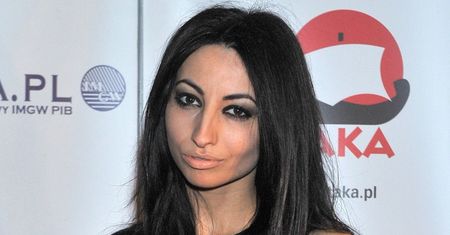 Tak dziś wygląda Jola Rutowicz. Kruczoczarne włosy zamieniła na BLOND PUKLE. Poznalibyście ją? (FOTO)