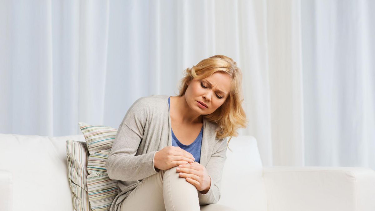 Domowym sposobem na ból stawów jest picie żelatyny