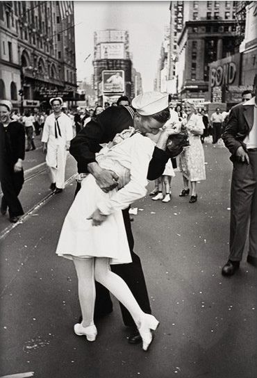 © Alfred Eisenstaedt - Courtesy of WestLicht Photographica Camera Auction