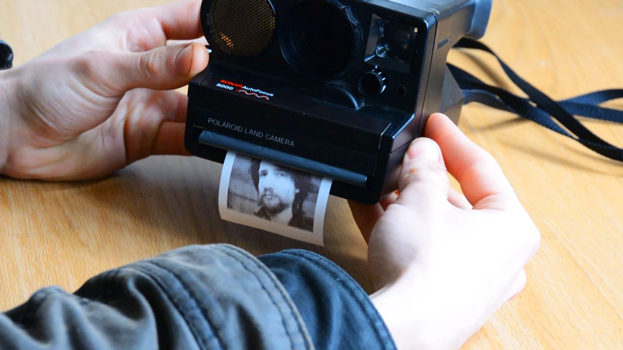 Nie musisz robić zdjęć Polaroidem na drogich wkładach. Jest tańszy sposób