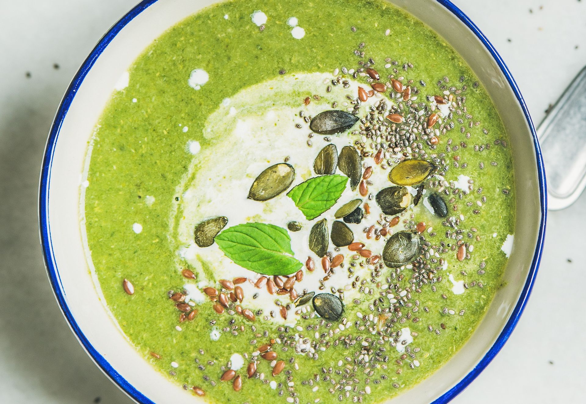 Nie wyrzucaj tych liści. Przygotuj z nich pyszną zupę