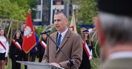 Włocławek uczcił Narodowy Dzień Zwycięstwa. Uroczystości odbyły się na Placu Wolności