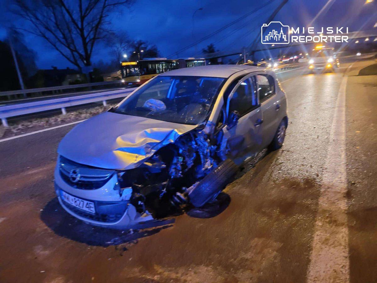 82-latek jechał pod prąd i zderzył się czołowo. Trzy osoby są ranne