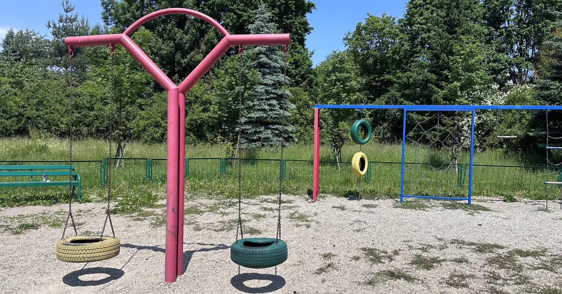 Plac zabaw przy ulicy Różyckiego na osiedlu Dąbrowa 