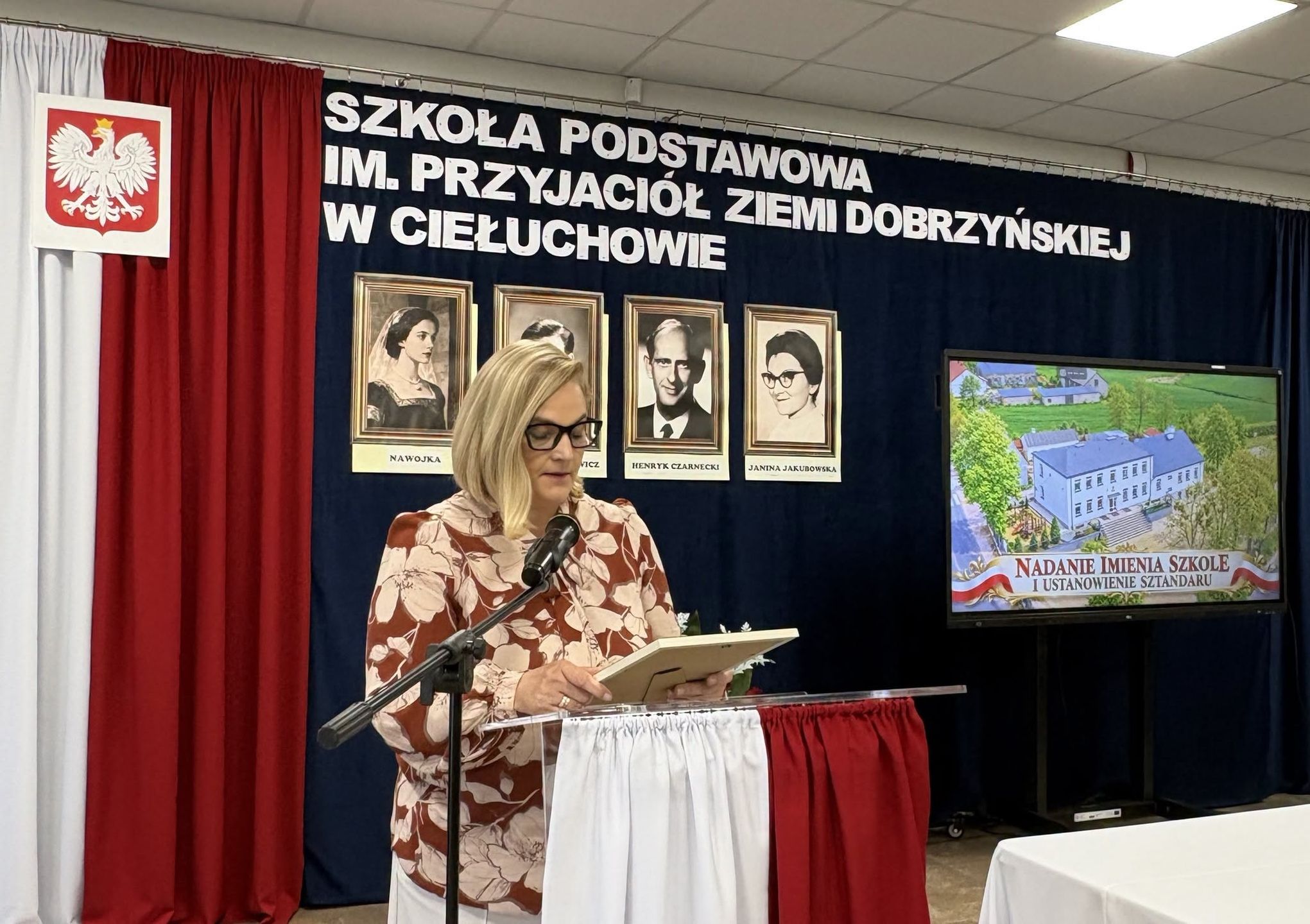 Patronami szkoły zostali Nawojka, Janina Jakubowska, Henryk Czarnecki i Jerzy Pietrkiewicz