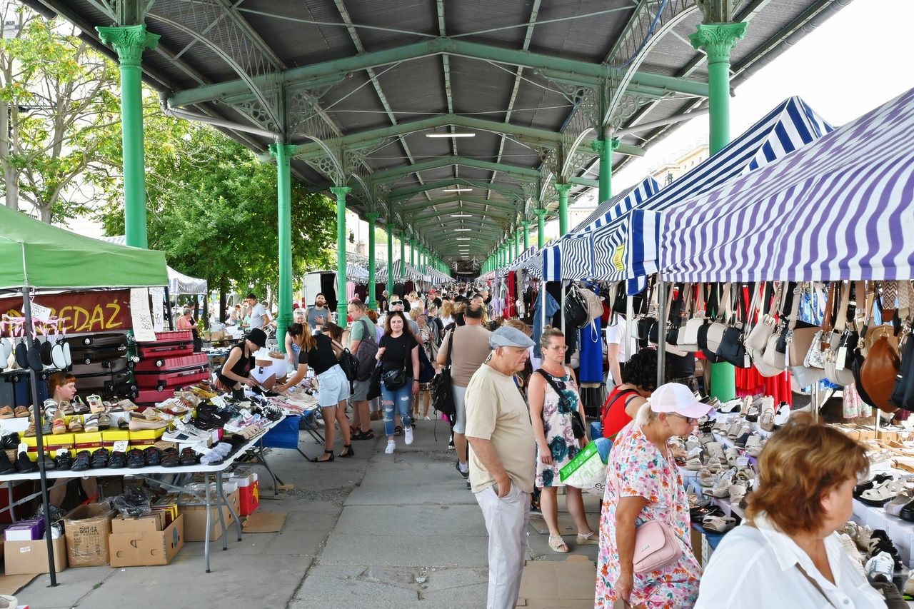 Niedziela na Świebodzkim. Tłumy wrocławian odwiedzają słynne targowisko