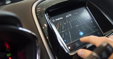 Mapy Google zawieszają się w Androidzie Auto. Winny widok satelitarny