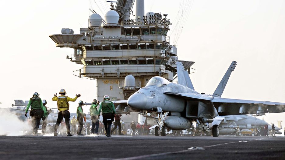 Wystartowały z USS Nimitz. Katastrofa śmigłowca i F-18