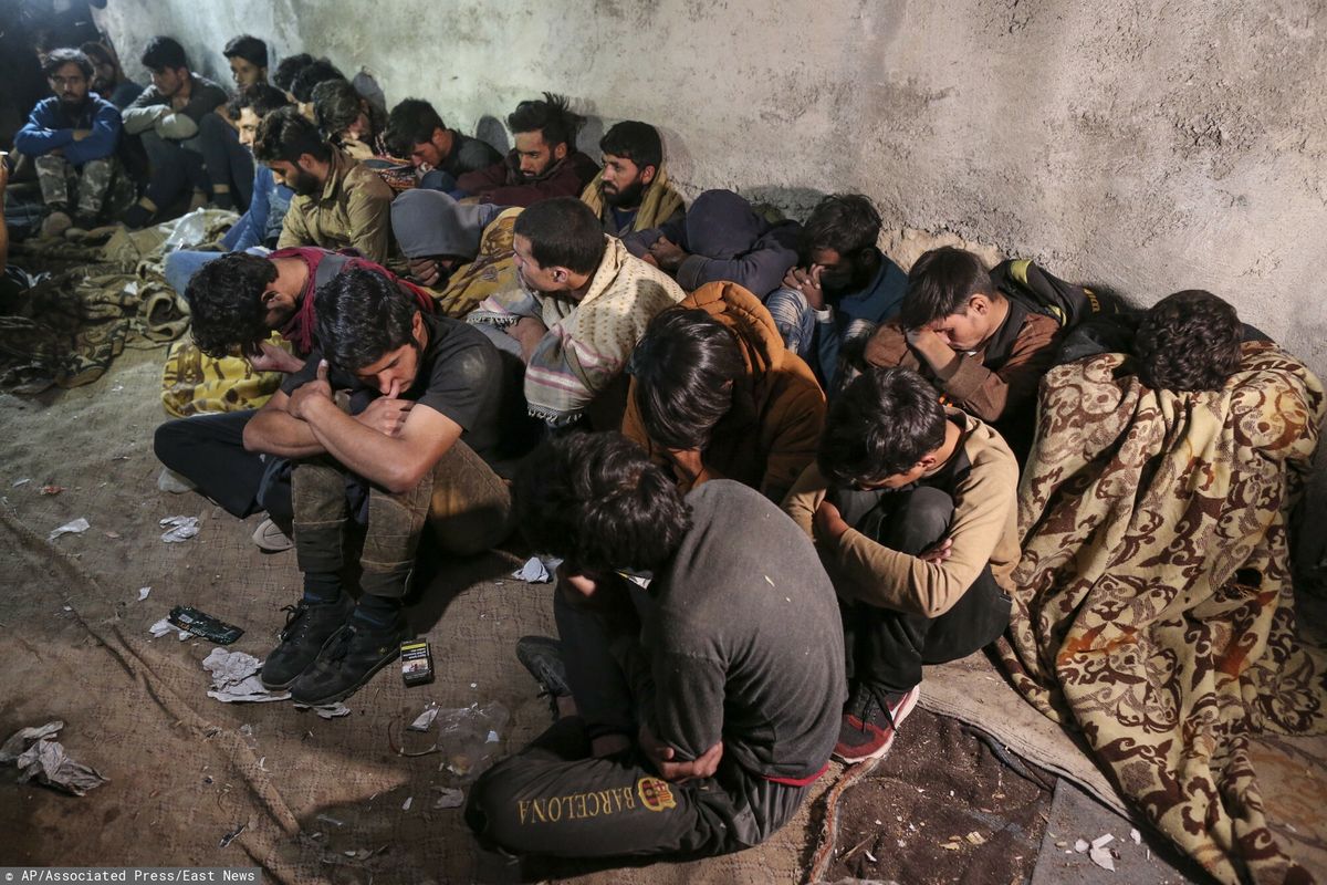 Mają tylko jedno marzenie i ryzykują je życiem. Afgańczycy uciekają przed talibami 