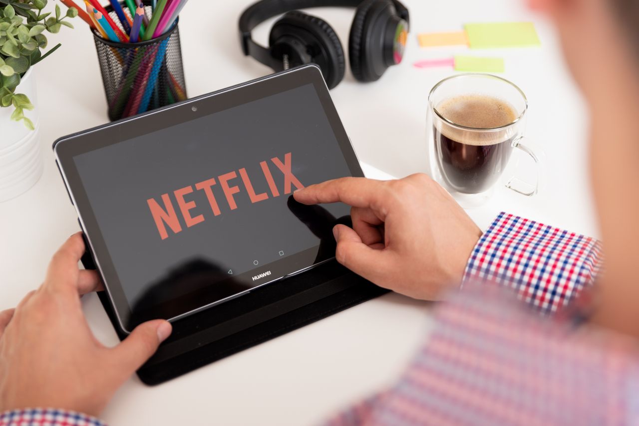 Ekspert z MIT uważa, że nie trzeba było obniżać jakości Netflixa, fot. Proxima Studio/Shutterstock