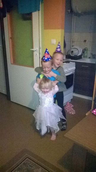 Natalką opiekuje się starszy brat Patryk