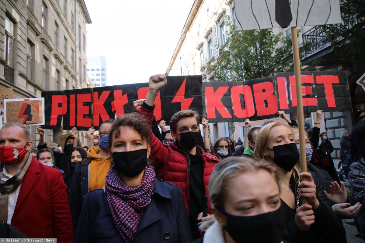 Strajk Kobiet w całej Polsce. Tysiące protestujących na ulicach. Relacja na żywo