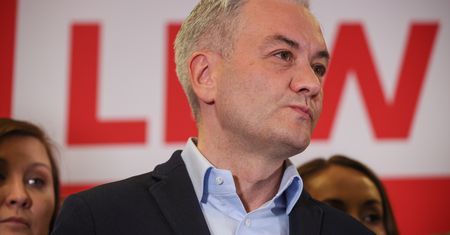 Biedroń krytykuje Tuska. "Konfederacja nawet tego nie mówi"