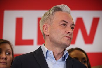 Biedroń krytykuje Tuska. "Konfederacja nawet tego nie mówi"