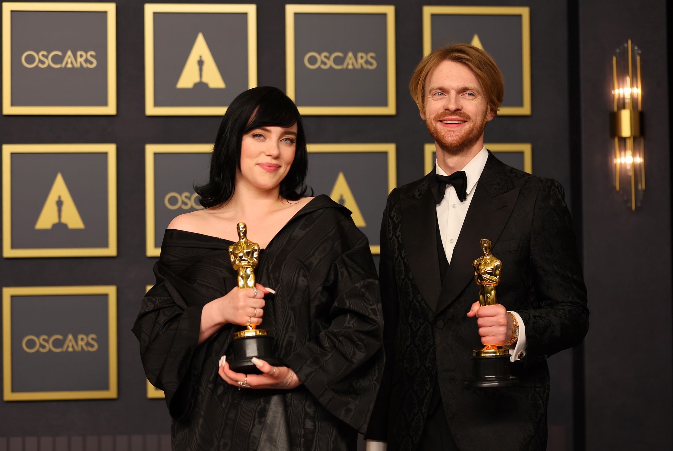 Billie Eilish i Finneas z Oscarami za piosenkę do filmu "No Time to Die" 