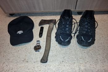 Rozbój z siekierą w Poznaniu. Zostawili ofiarę na mrozie