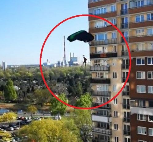Warszawa Bielany. Skok ze spadochronem z 20. piętra
