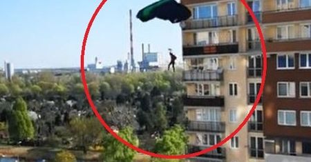 Warszawa Bielany. Skoczyli ze spadochronem z 20. piętra. Teraz sprawę bada prokuratura