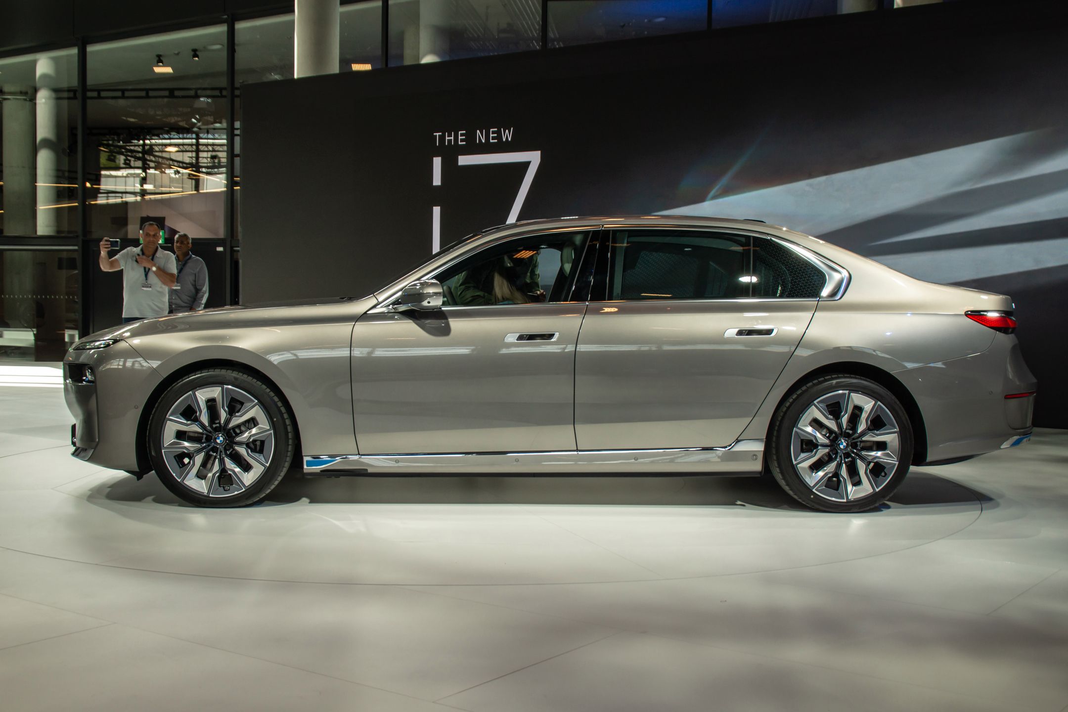 BMW i7