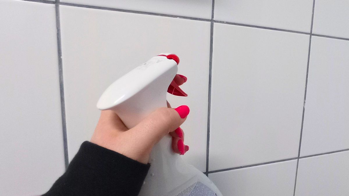 Już nie zastanawiam się, czym myć płytki w łazience 