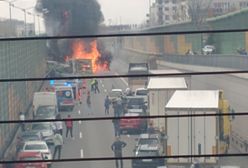 Warszawa. Wypadek na S8. Samochody stanęły w ogniu. Pożar sparaliżował ruch