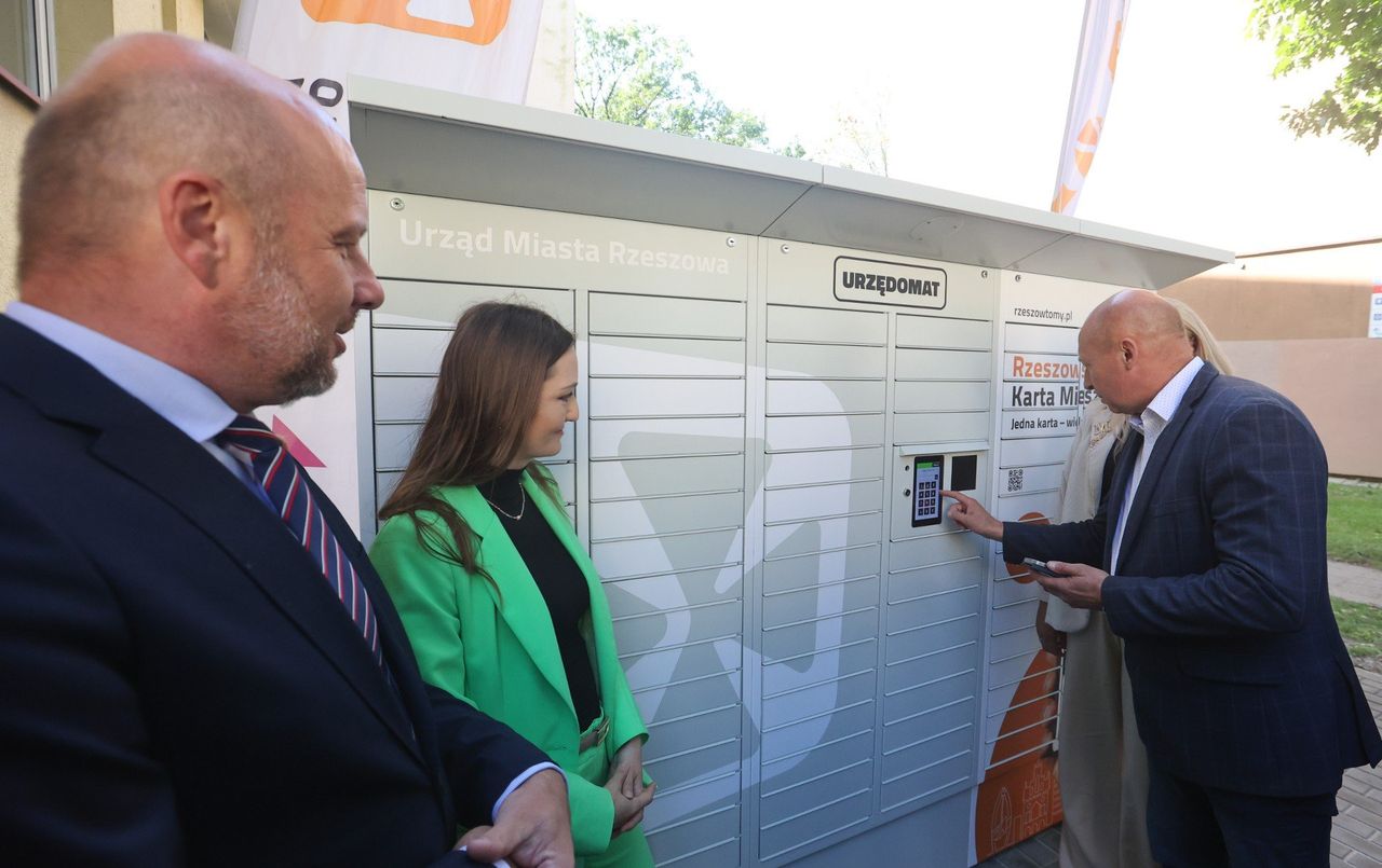 Rzeszów: Po dowód rejestracyjny w środku nocy. Stanął pierwszy urzędomat [ZDJĘCIA]