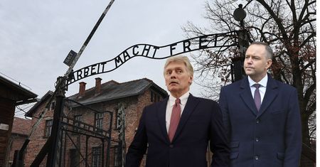 Słowa Nawrockiego z Auschwitz dotarły na Kreml. "Własna wizja historii"