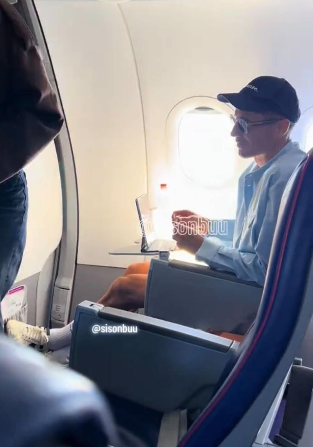 Tak wyglądała podróż Lewandowskiego tanimi liniami lotniczymi 